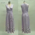 Vue avant et arrière d'une robe longue violette à col en V, imprimé fleuri et plis. - S / Robes / Mauve Clair