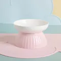 Bol pour chat surélevé en céramique avec support rose nervuré et design ergonomique utile - Bol à pied haut bouche plate / Blanc + Rose