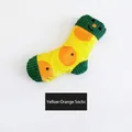 Weiches Plüsch-Hundespielzeug in Form einer gelben Socke mit niedlichen Orangenmustern - Cartoon Orangen Socken Spielzeug (18*15*2cm) / 19.00g / Gelb