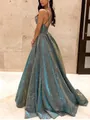 Detail eines glänzenden teal-farbenen Pailletten-Abendkleids mit Rückenüberkreuzung. - S / Kleider / Grau