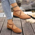 Zapatos de cuña de gamuza marrón con un elegante diseño de tiras cruzadas para mujer - Marrón