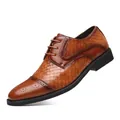 Elegante braune Herren-Business-Schuhe aus geflochtenem Leder mit Brogue-Verzierung - 38 / Braun