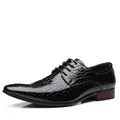 Zapatos de vestir para hombre en charol negro con textura de cocodrillo elegante - 38 / Negro