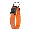 Détail d'un collier réfléchissant orange pour chien avec une boucle en plastique robuste. - Orange