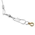 Detalle del conector metálico para correa de loro con mosquetón giratorio y anilla - Anillo de Pata Único en U (Anotar Talla)