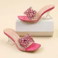 Detail van roze strass muiltjes met transparante kristallen hak en vierkante neus - 38 / Roze