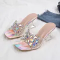 Elegante kleurrijke strass-sandalen met transparante kristallen hakken en een vierkante neus - 38 / Regenboog