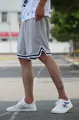 Pantaloncini da basket in mesh grigio traspirante da uomo con bordo a righe sportivo - Taglia M / Pantaloni e gonne / Grigio