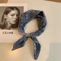 Élégant foulard carré de 58cm en coton et lin avec motif cachemire bleu pour femmes - Style Paisley (Image Principale 37) / Bleu Marine Paisley