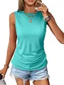 Detailaufnahme eines türkisfarbenen ärmellosen Tanktops mit eleganten Raffungen - S / Oberteile / Seeblau