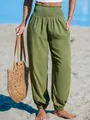 Detalle de pantalones playeros verde oliva con cintura alta fruncida y puños elásticos en tobillo - S / Bottoms / Verde Militar