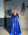 Wunderschönes königsblaues Abendkleid mit Pailletten, V-Ausschnitt und hohem Schlitz. - S / Kleider / Blau