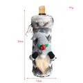 Funda gris para botella de vino de gnomo navideño con barba de piel sintética blanca - Rayas Grises
