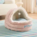 Cama para gato semicerrada a cuadros rosa con bordado princess y volantes - Cuadros Rosas (Con Bola Colgante)