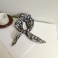 Petit foulard carré chic en coton et lin imprimé léopard 58cm pour décoration - Mode Imprimé Léopard (Image Principale 39) / Léopard Noir Blanc Gris