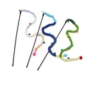Dettaglio di tre bacchette gioco per gatti in peluche con campanellini e pompon colorati - Bacchetta con Striscia di Peluche