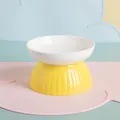 Gamelle surélevée inclinée en céramique jaune et blanche avec protection cervicale - Bol à pied haut bouche plate / Blanc et Jaune