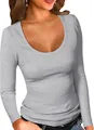 Detail van grijs geribbelde longsleeve t-shirt met lage ronde hals en slim-fit ontwerp - S / Tops / Lichtgrijs