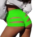 Lebendige neongrüne High-Waist-Sportshorts mit seitlichen Ausschnitten für Yoga-Training. - Grün