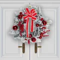 Besneeuwde kerstkrans met rode strik en ballen voor vakantie deur decoratie - Beflockte Krans / 30cm