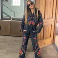 Vista detallada del mono de esquí para mujer con bordado floral retro y capucha - S / Body / Negro Floral