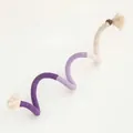 Dettaglio del giocattolo da masticare per gatti in corda di cotone a spirale colorata - Bacchetta di Corda da Mordere (Frutto della Galla) / 70cm / Viola