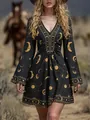 Klassisches V-Ausschnitt A-Linien-Kleid mit himmlischem Mond- und Sonnendruck in Schwarz - S / Kleid (YK955) / Schwarz