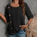 Dettaglio del top da donna in cotone e lino nero con bottoni decorativi laterali - Taglia S / Top / Nero