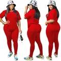 Vista detallada de un conjunto de descanso rojo de dos piezas con camiseta y leggings. - S / Top Y Pantalón / Rojo