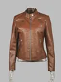 Dettaglio frontale di una giacca slim in similpelle marrone con cerniere metalliche - Taglia L / Top / Marrone chiaro