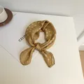 Élégant foulard carré en coton et lin jaune moutarde de 58cm avec motif à pois pour femmes - Style à Pois Jaune (Image Principale 56) / 58*58cm / Pois Jaune Gingembre