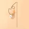 Varita de madera para gatos con juguete de ratón de lino, pluma naranja y un cascabel pequeño. - Varita de Madera Ratón