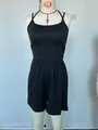 Vooraanzicht van een zwarte zomerse casual romper op een standaard voor paspoppen - XS / Set / Zwart