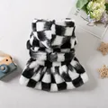Acogedor vestido de felpa a cuadros blancos y negros para mascotas con capucha y lazo. - S / Tops / Cuadros Negro