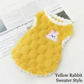 Süßer gelber Haustierpullover mit Kaninchen-Aufnäher und weicher Fleece-Struktur für Hunde - Größe XS (Passend für 0.5-1kg) / Oberteile / Gelbes Schachbrett