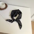 Élégant carré de soie noir à pois en coton et lin pour femme, accessoire léger - Style à Pois Classique (Image Principale 58) / 58*58cm / Pois Noir