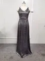Elegantes dunkelgraues Abendkleid mit Pailletten, V-Ausschnitt und A-Linie auf Mannequin - S / Kleider / Schwarz Silber