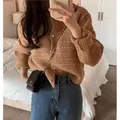 Detailopname van een Frans vintage gebreid vest in karamelbruin met textuur - Eén maat / Tops / Khaki