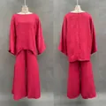 Détail de l'ensemble chemise ample minimaliste et pantalon large bordeaux sur mannequin - S / Haut Et Bas / Bordeaux