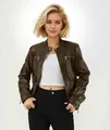 Hoogwaardige dames slim fit bruine kunstleren bikerjack met vintage motorfiets details - M / Tops / Zwart
