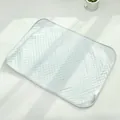 Atmungsaktive hellgraue 3D Eisseide Kühlmatte für Haustiere Katzen Hunde Betten - Mittel (58x44cm) / Rauchgrau