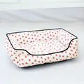 Zacht rechthoekig huisdierbed met aardbeienprint en zwarte bies voor honden en katten - Nr. 2 58*45cm (Voor Binnen 6kg) / Rode Aardbei