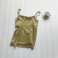 Elegante canotta in raso verde oliva con spalline sottili e consistenza setosa per le donne. - Verde Autunno