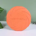 Close-up van een duurzame oranje siliconen hondenfrisbee met het DOG-O-SOAR-logo - S (15cm Diameter) / Oranje