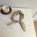 Petit foulard élégant en coton et lin à imprimé cœur beige pour la mode printemps-été - Style Imprimé Cœur (Image Principale 65) / Cœur Beige