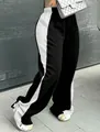 Detailansicht der schwarz-weißen Colorblock-Sweatpants mit weitem Bein und Gummizug - Schwarz Weiß