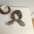 Foulard carré élégant en coton et lin avec imprimé léopard pour femmes - Style Léopard (Image Principale 66) / Léopard Classique