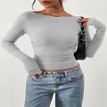Primo piano di crop top grigio a costine slim fit con scollo a barca per donna - XS / Top / Grigio