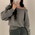 Elegante maglione grigio chic in maglia con spalle scoperte per donna in stile retrò autunnale - Top / Grigio