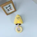 Dettaglio di un giocattolo di peluche per cani a forma di formaggio con anello - Ciambella in Striscia di Tessuto Formaggio / 20*9.5cm